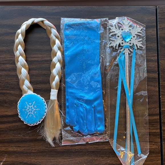 Frozen princess costume size 5 with accessories - Picture 6 of 7